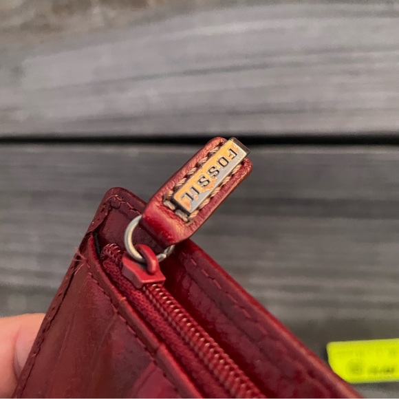 Fossil Red Leather Wallet Unisex Checkbook ID Window Organizer Bifold 7” Wallet - Picture 4 of 5